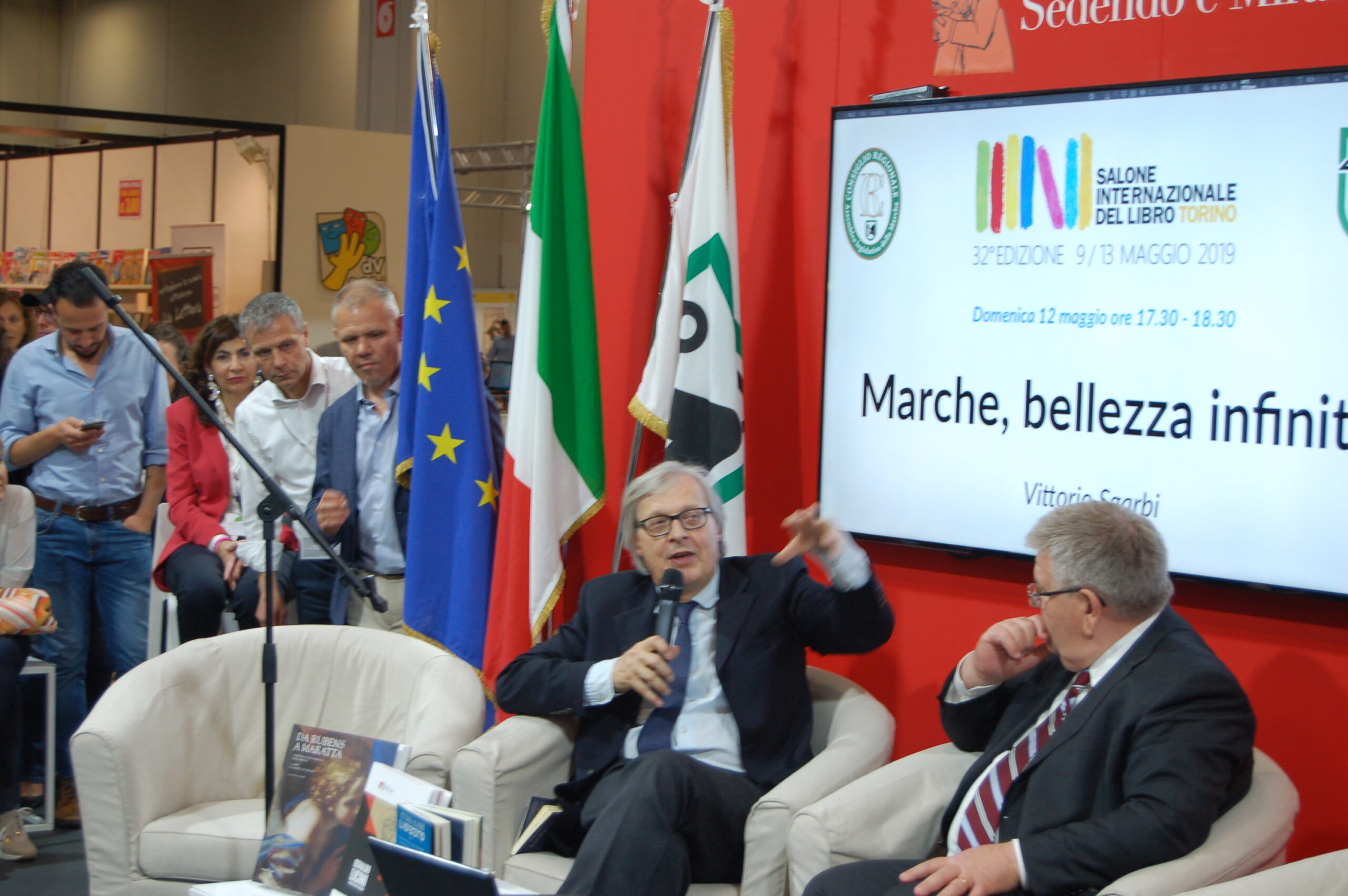 Le Marche al Salone del libro di Torino, Sgarbi: “Luogo di infinita bellezza”