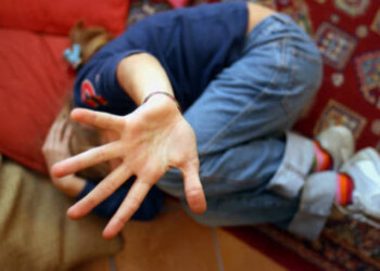 Abusa di figlia della compagna,arrestato