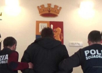 Abusi su compagna e sulla figlia 12enne della  donna