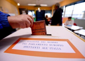 Affluenza ore 12 a comunali del 18,76%