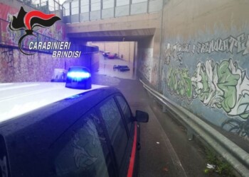 Anziani in sottopasso allagato, salvati