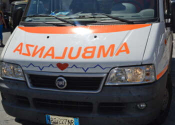 Auto finisce contro un muro,morto 78enne