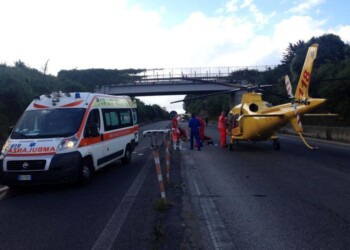 Auto precipita da A19 e finisce in acqua,1 morto e un ferito