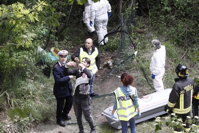 Bus in scarpata: arrestato l’autista