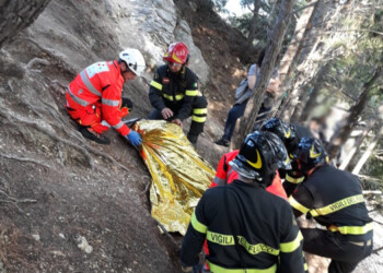 Cade in sentiero, soccorsa da 118 e Vvf