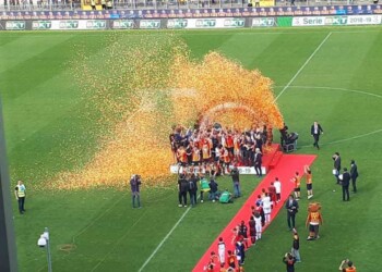 Calcio: Lecce in seria A, 2-1 allo Spezia