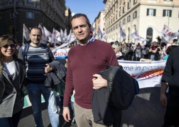 de Magistris da Noemi, Napoli ti aspetta