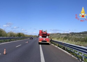 Drone su cavi alta tensione, rimosso dai vigili del fuoco