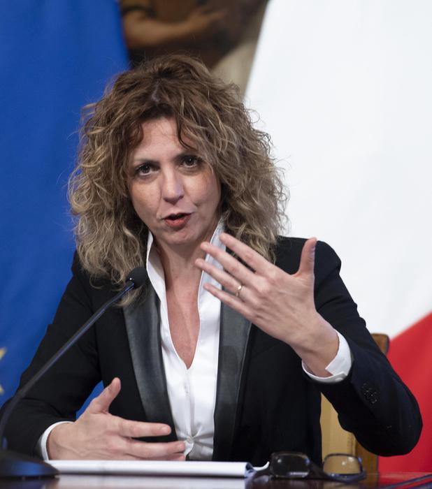 Ex Ilva: Lezzi, daremo risposta concreta