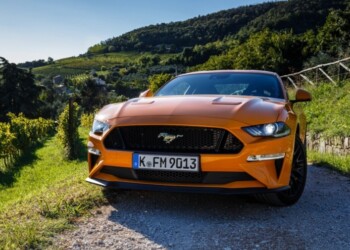 Ford Mustang: è la sportiva più venduta al mondo