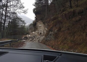 Frana su strada regionale nel pordenonese, disagi