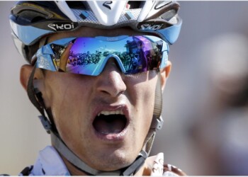 Giro: Vuillermoz finisce in scarpata