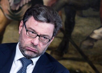 Governo: Giorgetti, rompere? decidere se lavorare o no