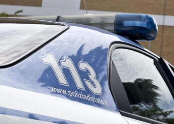 Invita giovane, picchiato e derubato