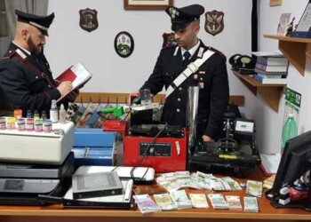 Laboratorio false banconote, un arresto