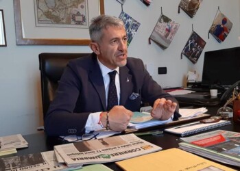 Lega, Porzi sciolga Assemblea legislativa