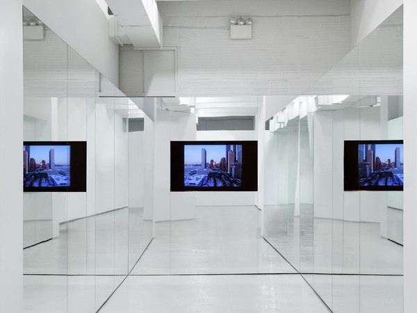 Liam Gillick. In piedi in cima a un edificio: Film 2008-2019 / Standing on Top of a Building: Films 2008-2019