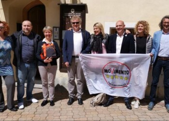 M5S dona defibrillatore a Comune Avise