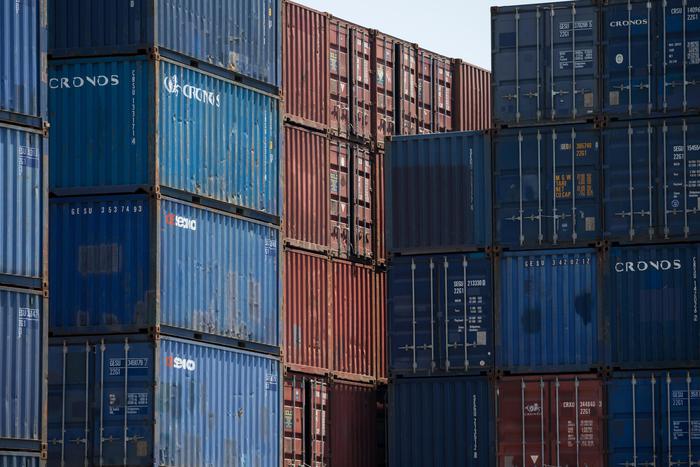 Migrante da Africa dentro un container