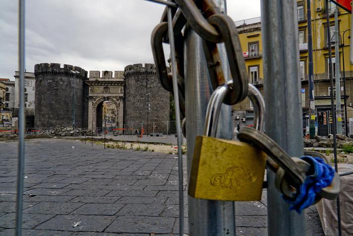 Minacce racket, impresa fugge da Napoli