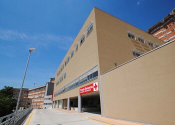 Neonato muore dopo parto ospedale Siena
