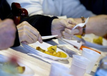 Come ha  spiegato Ettore Prandini, presidente di Coldiretti, “per arginare” questa situazione è necessaria l’apertura dei primi bandi per acquistare alimenti