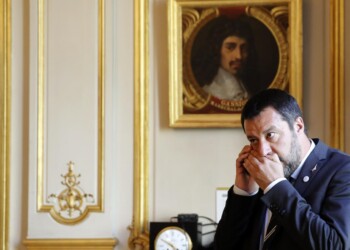 Proteggere e servire (la Bestia): così le forze dell’ordine stanno diventando propaganda di Salvini