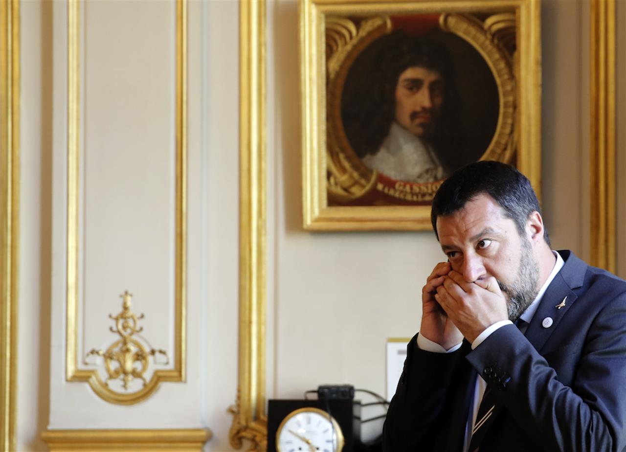 Proteggere e servire (la Bestia): così le forze dell’ordine stanno diventando propaganda di Salvini