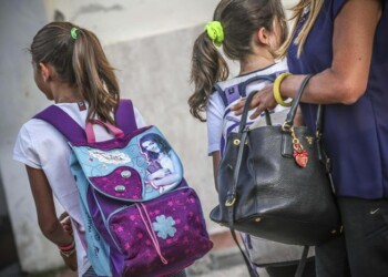 Scuola: niente foto di classe per tutela privacy, è polemica