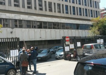 ‘Se vuoi laurearti, nuda sotto la toga’