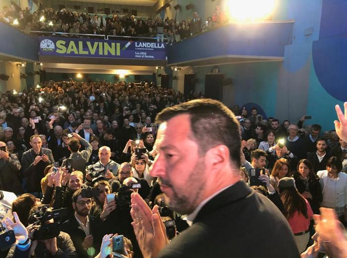 Striscione anti-Salvini,aperta inchiesta