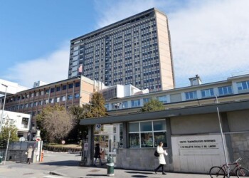 Travolta da auto partorisce, bimba grave