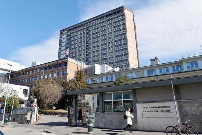 Travolta da auto partorisce, bimba grave