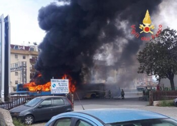 Tre autobus in fiamme a Soverato