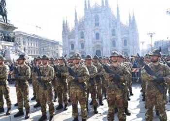 Milano:Adunata Alpini sfilamento per la città