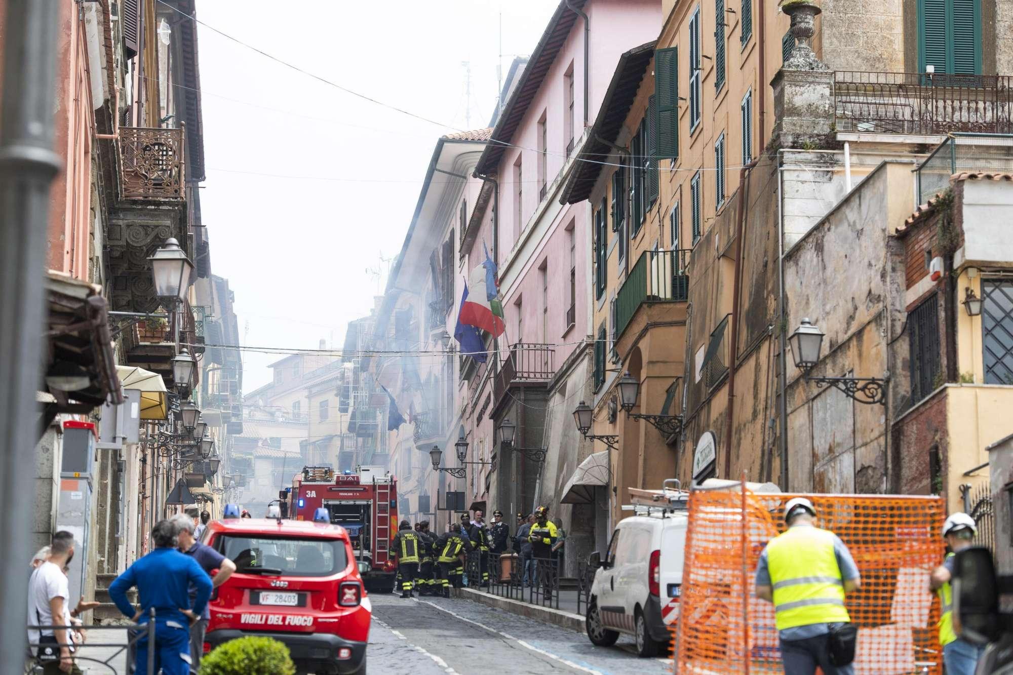 Esplosione Rocca di Papa, vicino Roma, sindaco grave