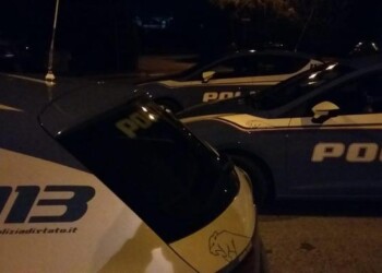 Aggrediscono 27enne, arrestati