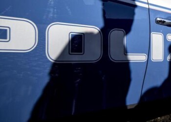 Auto non si ferma all’alt, sparatoria