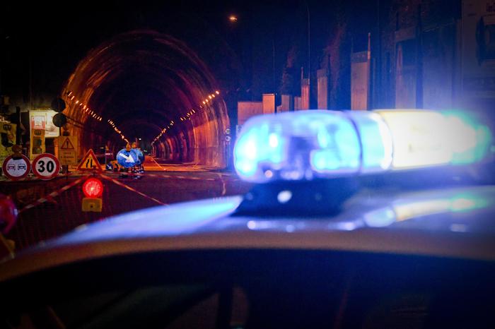 Caduta pietre, stop per galleria Laziale