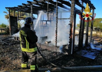 Chiosco distrutto dalle fiamme a Quartu