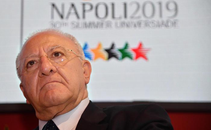 De Luca, rappresentano Napoli e Italia