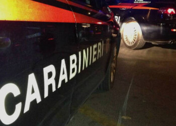 Difende madre e ferisce padre che muore