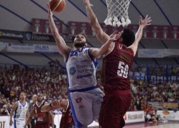Dinamo bella e concreta, Smith e Cooley show, Sassari spazza via Venezia e si prende gara 2 scudetto