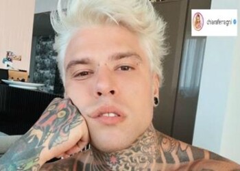 Fedez si fa biondo 