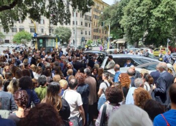 Folla a Roma per l’addio a Pietro Coccia