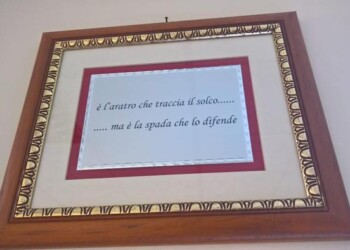 Frase Mussolini in sede Agenzia Entrate