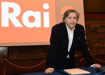 Freccero analizza alcuni dati: "C'è un filmato che annulla tutti i filmati della strage. Una macchina percorre la strada ricoperta di cadaveri