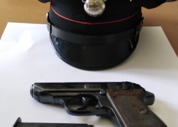 In auto con pistola clandestina,arresti