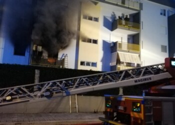 Incendio appartamento,evacuato palazzo