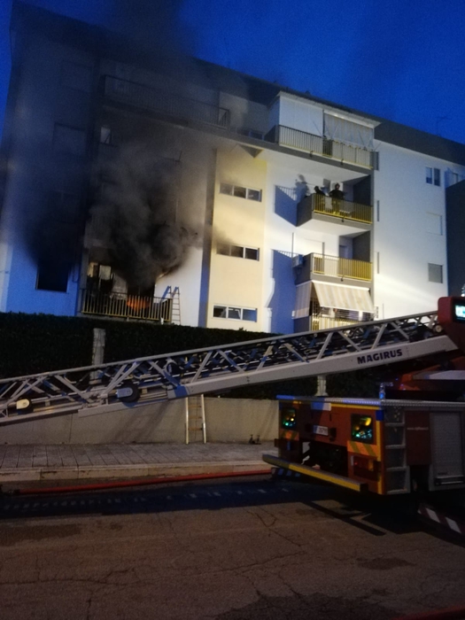 Incendio appartamento,evacuato palazzo